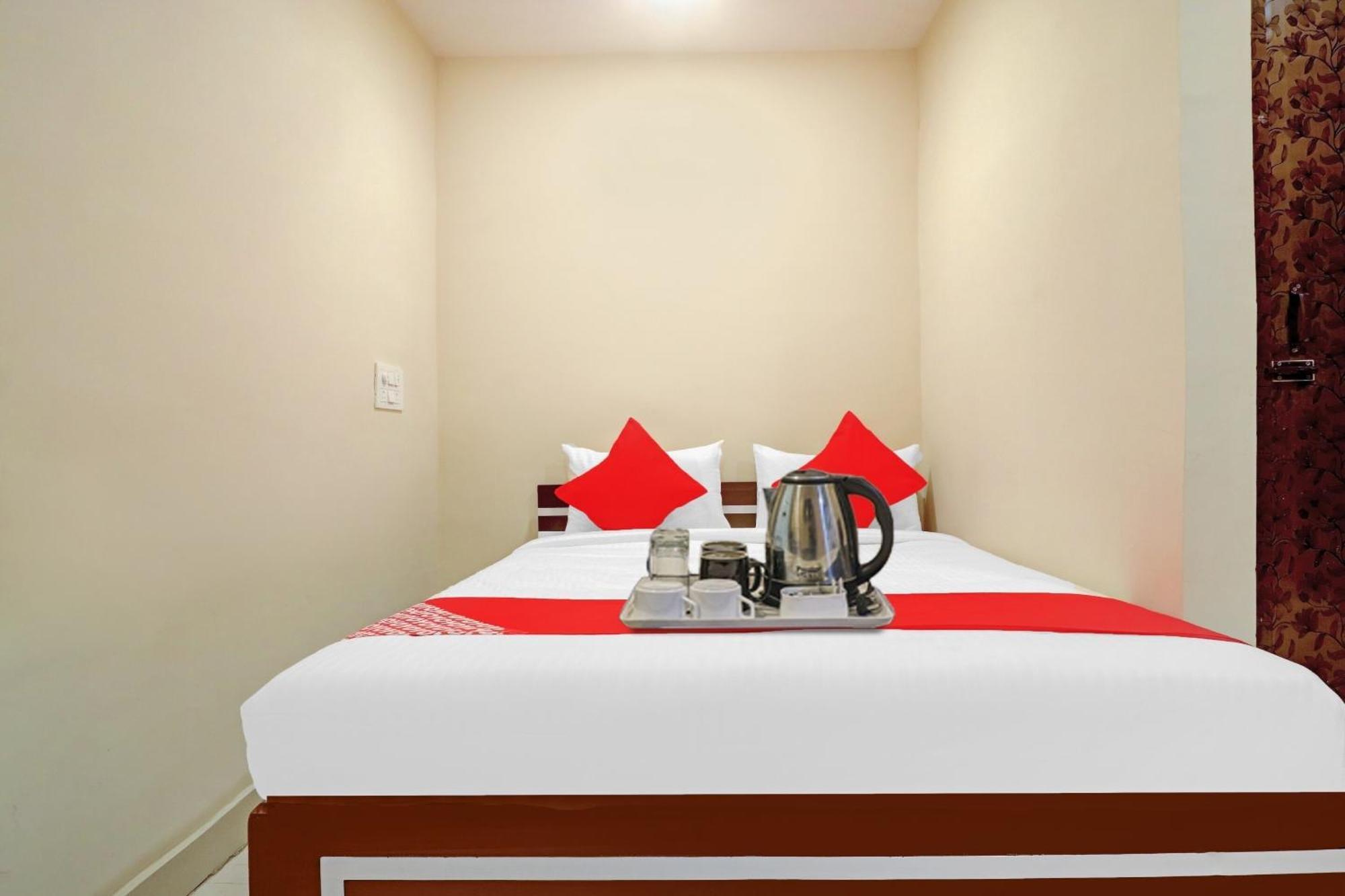 Hotel O Aayush Stay Inn Hyderabad Exterior photo