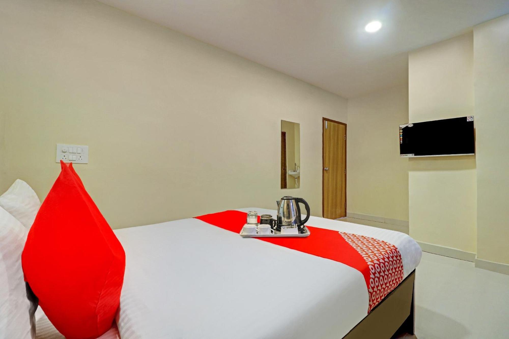 Hotel O Aayush Stay Inn Hyderabad Exterior photo