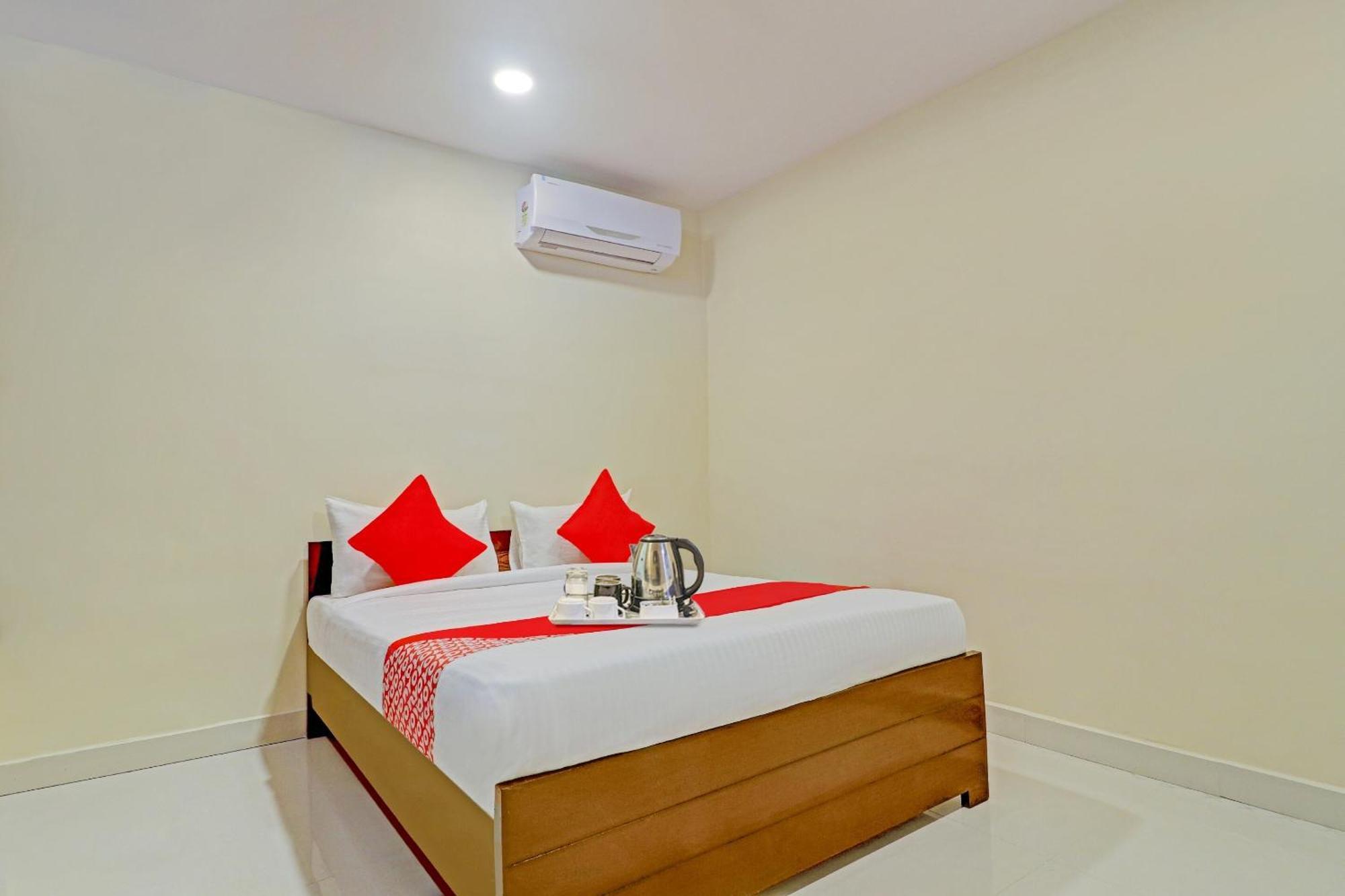 Hotel O Aayush Stay Inn Hyderabad Exterior photo