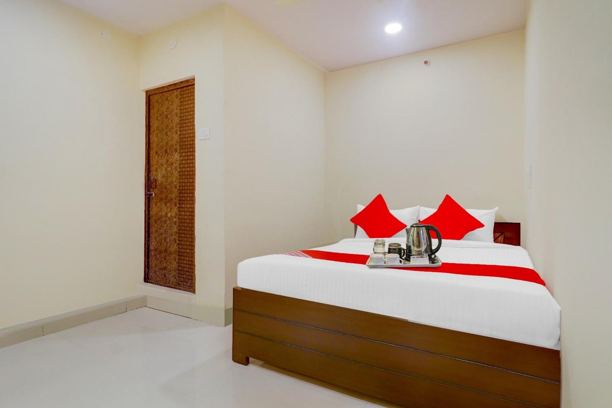 Hotel O Aayush Stay Inn Hyderabad Exterior photo
